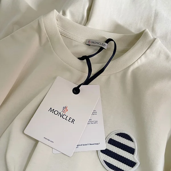 高品質【モンクレール】ロゴ パッチ クルーネック T シャツ コピー 8C0007189B8