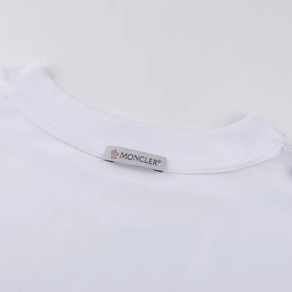 モンクレール ラミネートプリント入り 半袖Tシャツ J10918C0004089AJS99