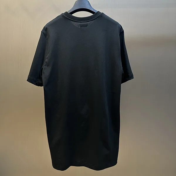 一目惚れ♪【モンクレール】ロゴパッチ クルーネック Tシャツ 偽物 moj66448