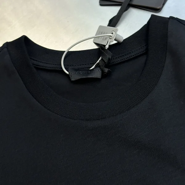一目惚れ♪【モンクレール】ロゴパッチ クルーネック Tシャツ 偽物 moj66448