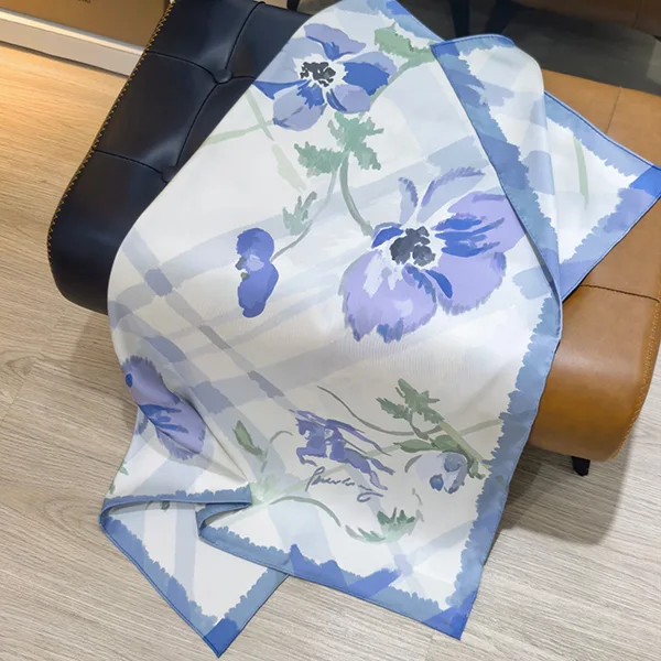 大人気!バーバリー 水彩チェック柄シルクスカーフ コピー 81239241