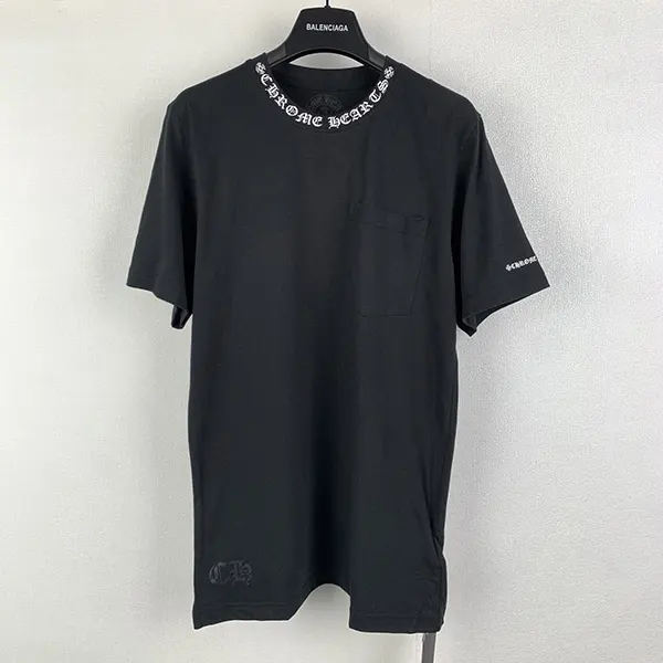 n級品 おすすめ クロムハーツ ラグジュアリー感満載なネックロゴTシャツ Kuk64548