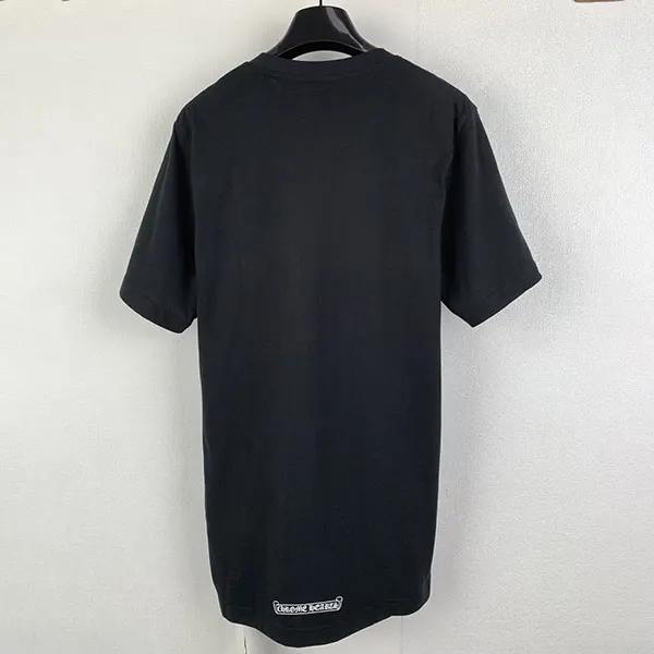 n級品 おすすめ クロムハーツ ラグジュアリー感満載なネックロゴTシャツ Kuk64548