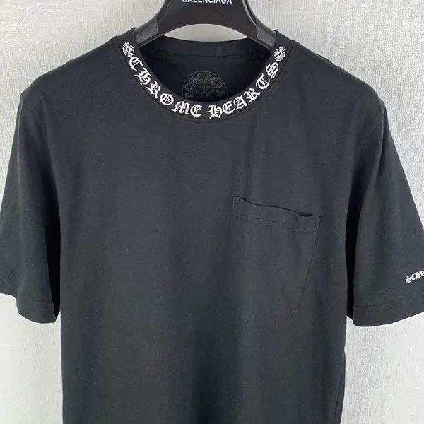 n級品 おすすめ クロムハーツ ラグジュアリー感満載なネックロゴTシャツ Kuk64548