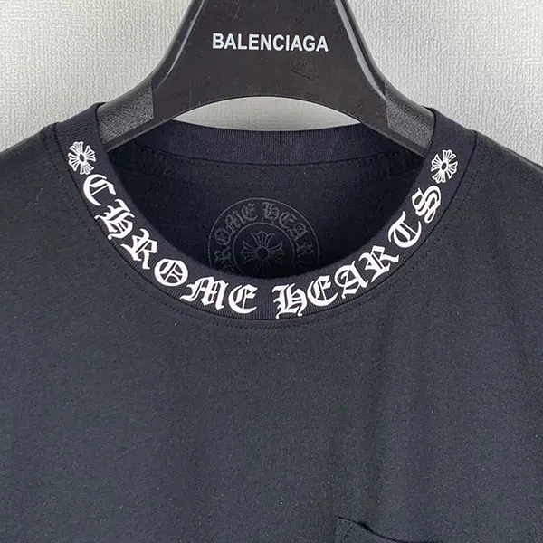 n級品 おすすめ クロムハーツ ラグジュアリー感満載なネックロゴTシャツ Kuk64548
