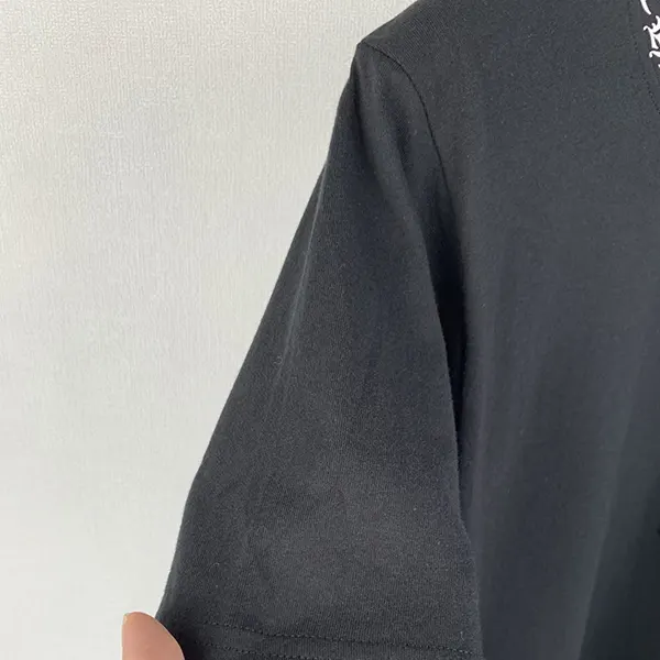 n級品 おすすめ クロムハーツ ラグジュアリー感満載なネックロゴTシャツ Kuk64548