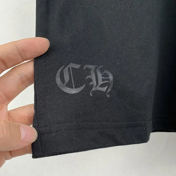 n級品 おすすめ クロムハーツ ラグジュアリー感満載なネックロゴTシャツ Kuk64548