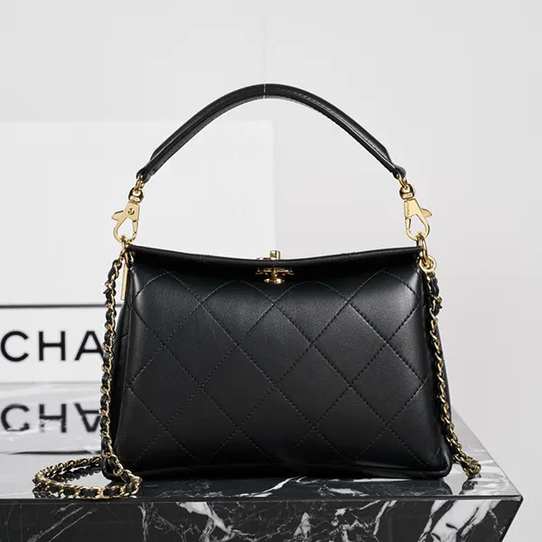 最新でオシャレ シャネル トップハンドルバッグ shh95592