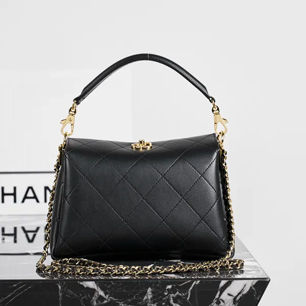 最新でオシャレ シャネル トップハンドルバッグ shh95592