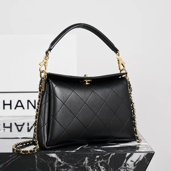最新でオシャレ シャネル トップハンドルバッグ shh95592