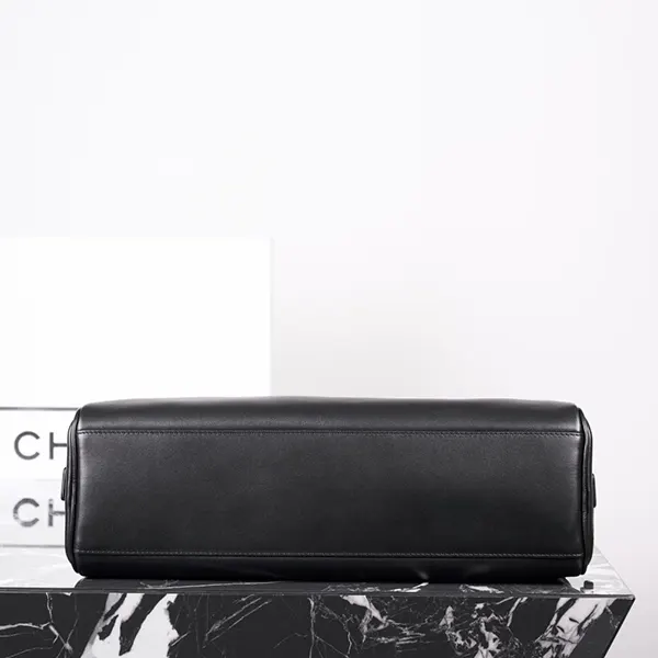 高級ブランド シャネル ラージボウリングバックカフスキン shs14295