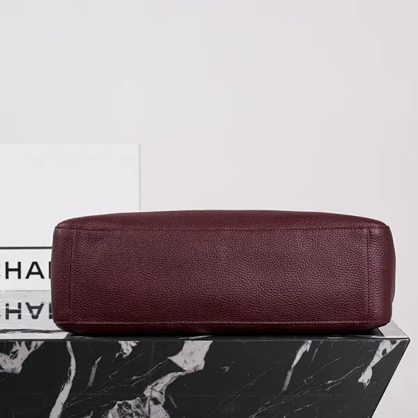 シャネル マキシ フラップバッグ グレインドカーフ she92350