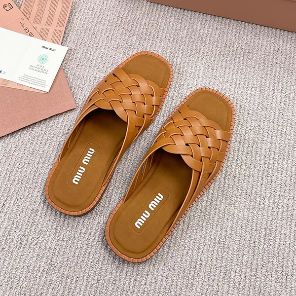 ミュウミュウ Leather slides サンダル・ミュール スーパーコピー 5XX678