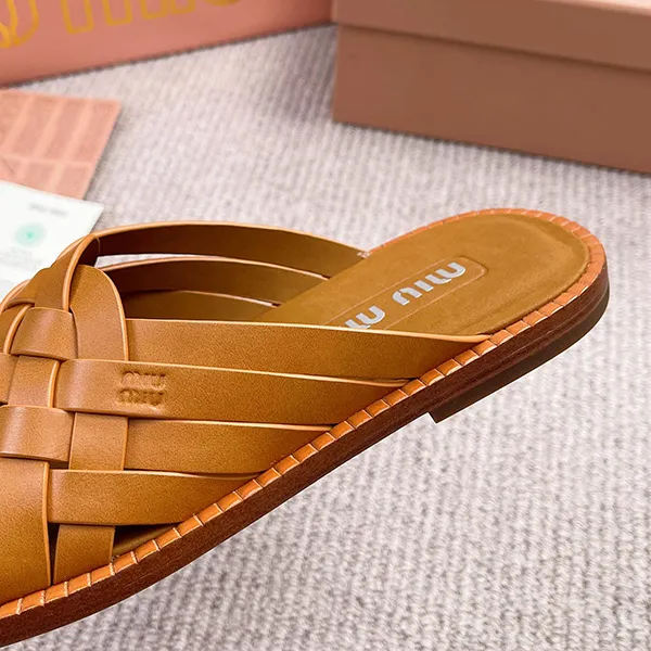 ミュウミュウ Leather slides サンダル・ミュール スーパーコピー 5XX678