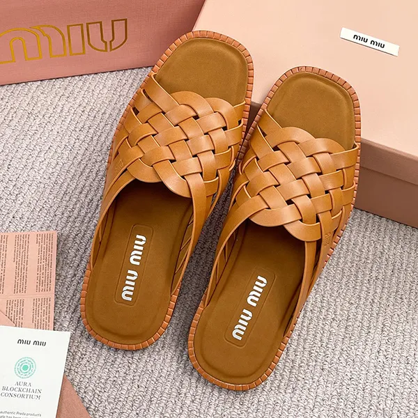 ミュウミュウ Leather slides サンダル・ミュール スーパーコピー 5XX678