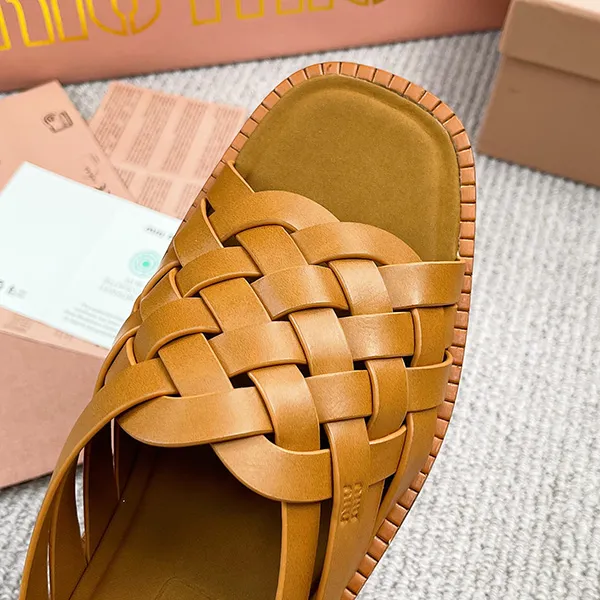 ミュウミュウ Leather slides サンダル・ミュール スーパーコピー 5XX678