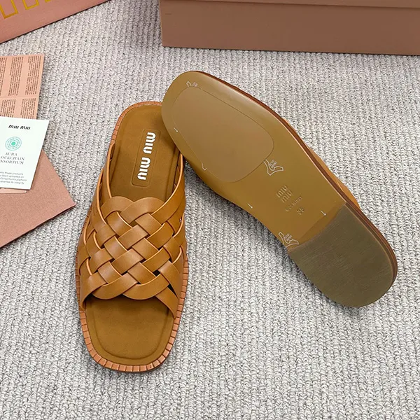 ミュウミュウ Leather slides サンダル・ミュール スーパーコピー 5XX678