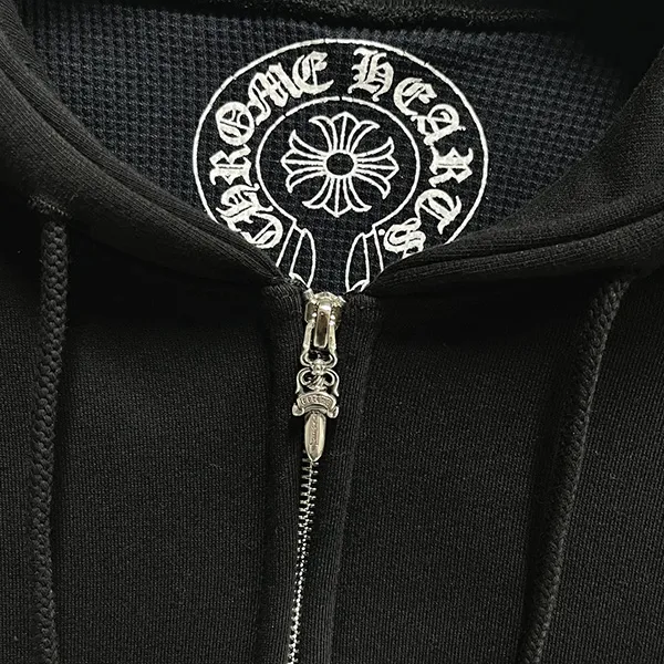 クロムハーツ OLD ZIP パーカー スーパーコピー バックホースシュー ダガージップアップ フーディ スウェットパーカー ブラック Kuh24921