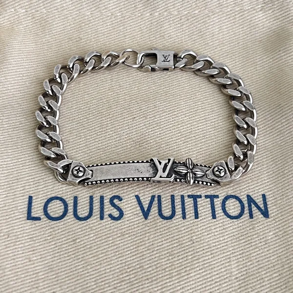 ルイヴィトン LV ウィスパー グルメット 偽物 シルバー