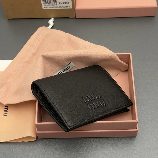 ミュウミュウ ナッパレザー 折りたたみ財布