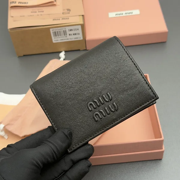 ミュウミュウ ナッパレザー 折りたたみ財布