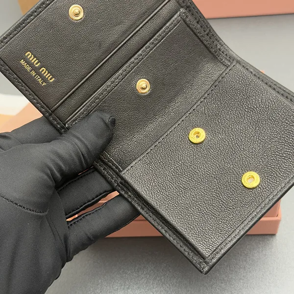 ミュウミュウ ナッパレザー 折りたたみ財布