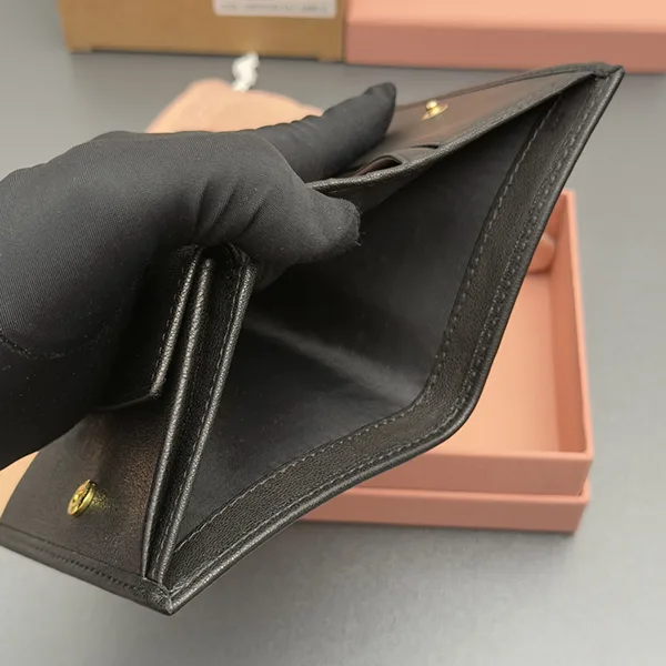 ミュウミュウ ナッパレザー 折りたたみ財布