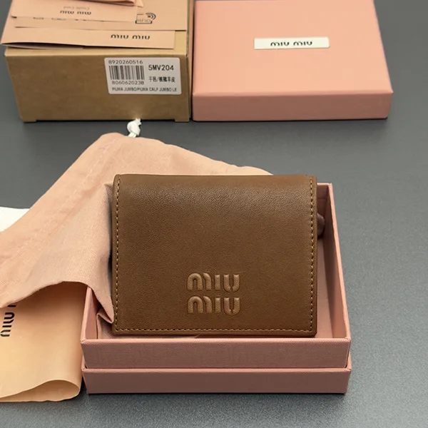 ミュウミュウ ナッパレザー 折りたたみ財布