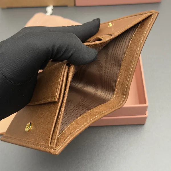 ミュウミュウ ナッパレザー 折りたたみ財布