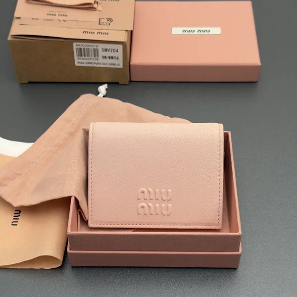 ミュウミュウ ナッパレザー 折りたたみ財布