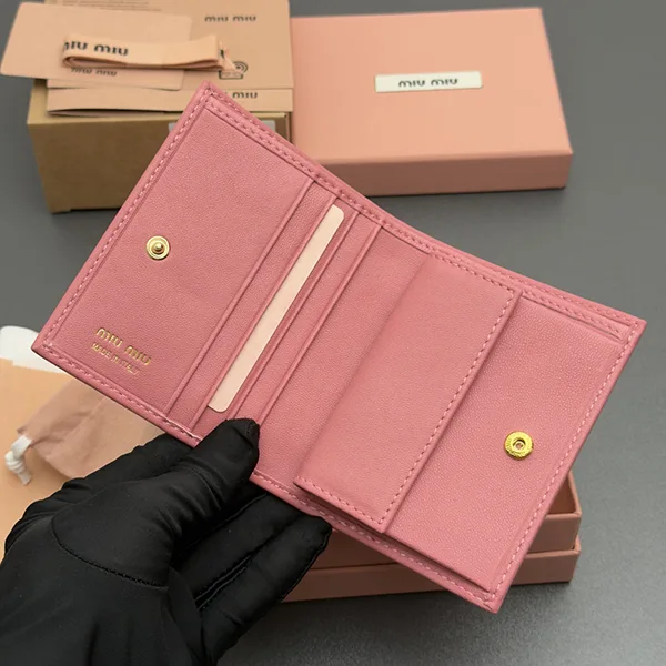ミュウミュウ ナッパレザー 折りたたみ財布