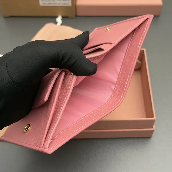 ミュウミュウ ナッパレザー 折りたたみ財布