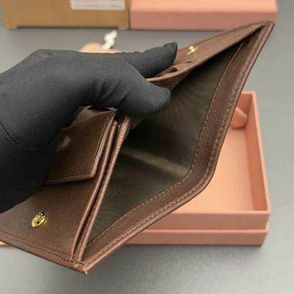 ミュウミュウ ナッパレザー 折りたたみ財布