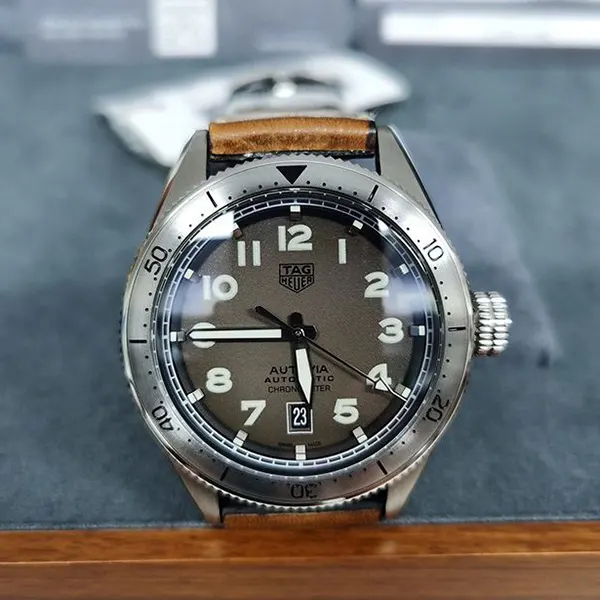 タグホイヤー オータヴィア コピー自動巻ウォッチ 直径 42 mm WBE5111.FC8267