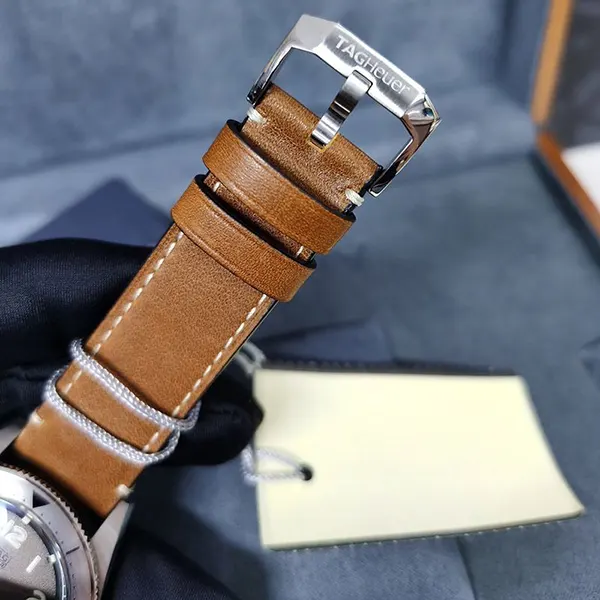タグホイヤー オータヴィア コピー自動巻ウォッチ 直径 42 mm WBE5111.FC8267