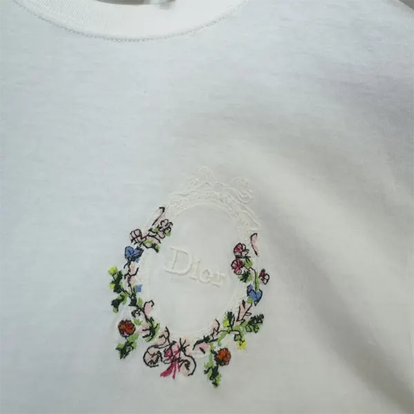 【シンプル可愛い♪】ディオール メダイヨン刺繍 Tシャツ スーパーコピー 643T13A4500_X0800