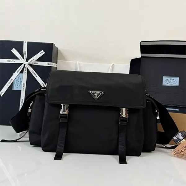 大注目◆プラダ エクスプローラ Re-Nylon xレザー バッグ スーパーコピー メンズ 2VD082_2DW3