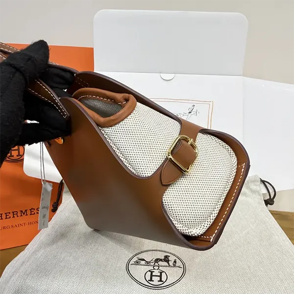 【レザーの洗練美】エルメス ハンドバッグ スーパーコピー タブリエセリエ Tablier H086431CCAA