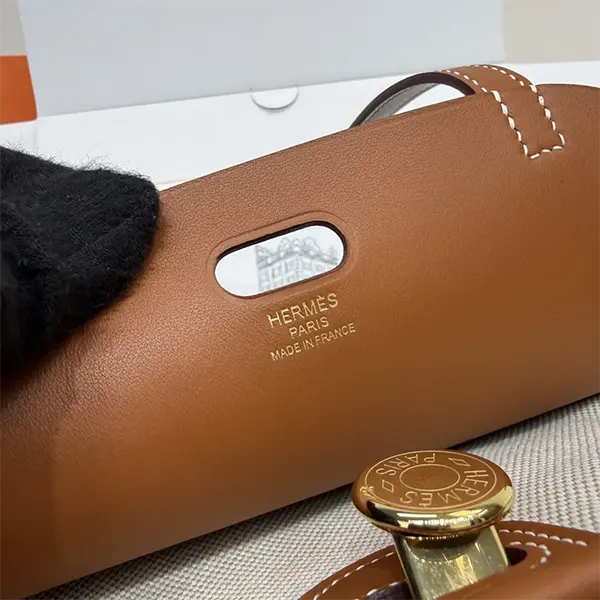 【レザーの洗練美】エルメス ハンドバッグ スーパーコピー タブリエセリエ Tablier H086431CCAA