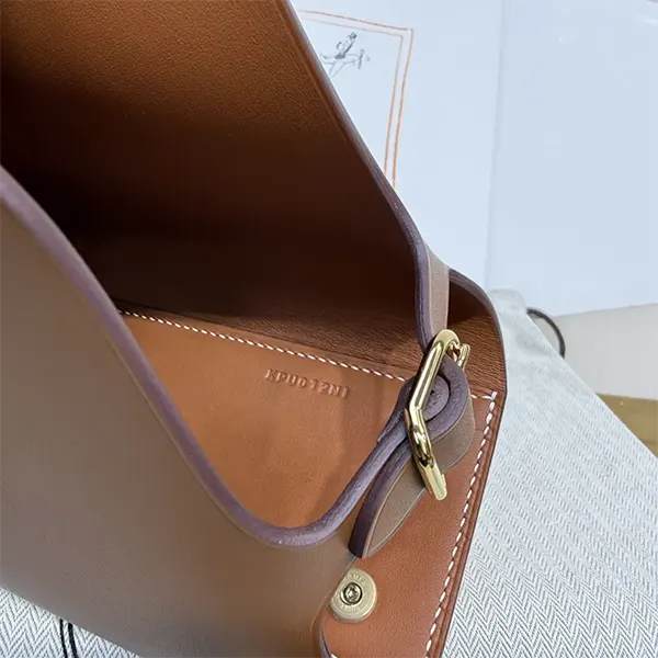 【レザーの洗練美】エルメス ハンドバッグ スーパーコピー タブリエセリエ Tablier H086431CCAA