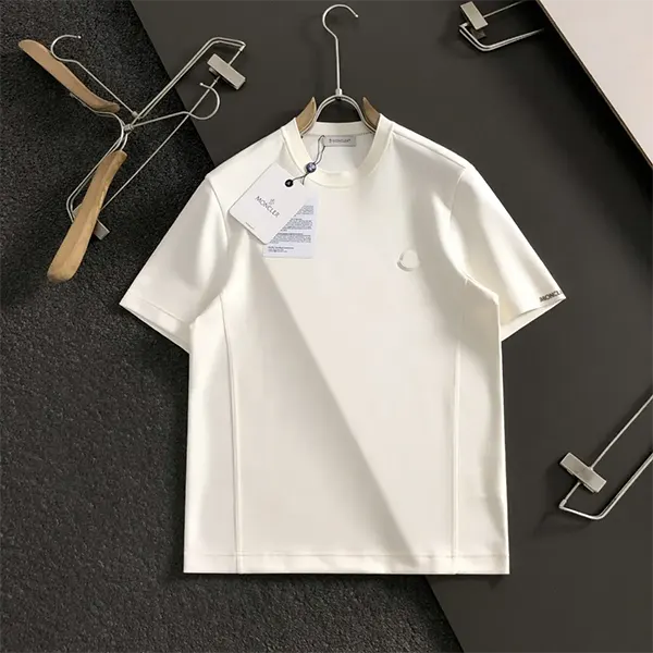 モンクレール トップス 胸元ロゴパッチ クルーネックTシャツ スーパーコピー