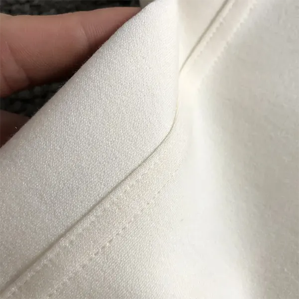 モンクレール トップス 胸元ロゴパッチ クルーネックTシャツ スーパーコピー