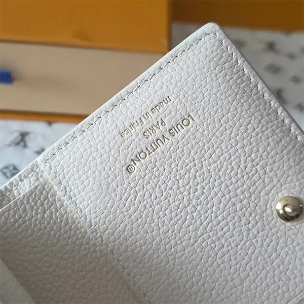 淡いカラーが可愛い【ルイヴィトン】ポルトフォイユ・クレア スーパーコピー M28275