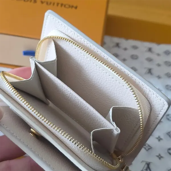 淡いカラーが可愛い【ルイヴィトン】ポルトフォイユ・クレア スーパーコピー M28275