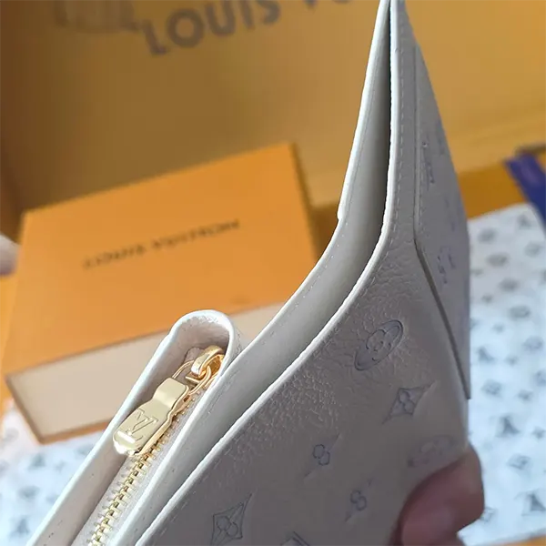 淡いカラーが可愛い【ルイヴィトン】ポルトフォイユ・クレア スーパーコピー M28275