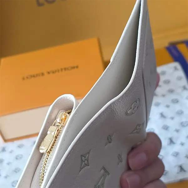 淡いカラーが可愛い【ルイヴィトン】ポルトフォイユ・クレア スーパーコピー M28275