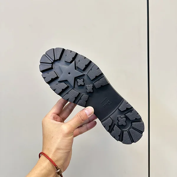 【お洒落☆シンプル】ディオール チェルシーブーツ 偽物