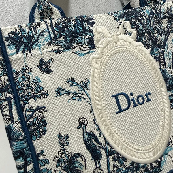 【コーデに華を添えてくれる】ディオール Book Tote ミディアム M1354PEQM_M928