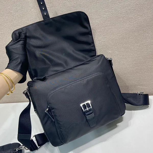 【プラダ】三角ロゴ Re-Nylon ポーチ付き ショルダーバッグ スーパーコピー 1BD994_RV44_F0038
