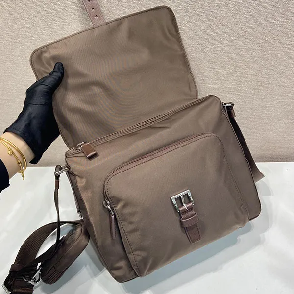 【プラダ】三角ロゴ Re-Nylon ポーチ付き ショルダーバッグ スーパーコピー 1BD994_RV44_F0038